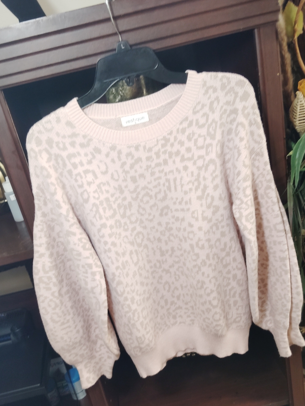 vestique Blush Leopard Crewneck Sweater
